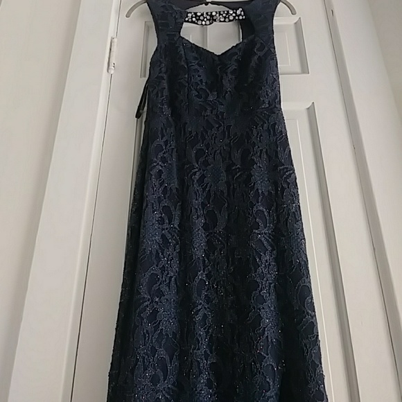 Gown - Picture 6 of 6